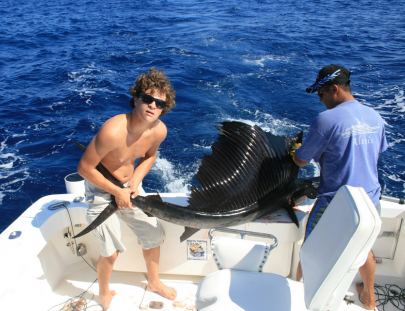 Una excursión de pesca en alta mar de dos dias - Master Baiter´s Sport Fisihig & Tackle 