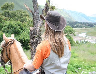 Hacienda Del Chalán-Horseback Ride in the Manthanay Reserve and Andean lakes