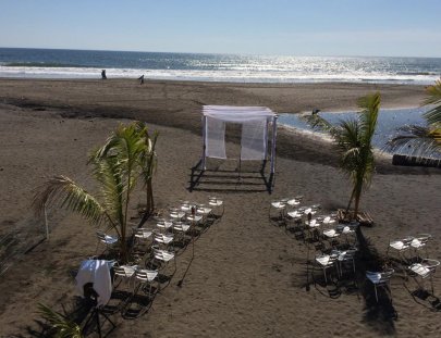 Sabas Beach Resort-Beachfront Resort in La Libertad 