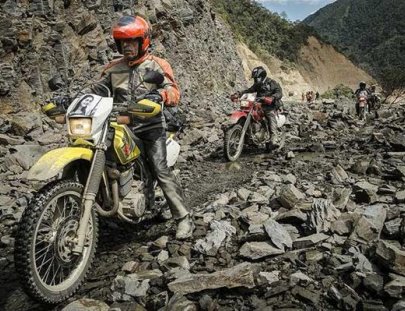 Bolivia Motorcycle Adventures-Explora el salar de Uyuni en un tour de motocicleta extremo
