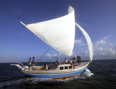 Sirena Azul Sailing-Sail and snorkel on the traditional Belizean sailboat Sirena Azul 
