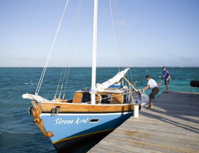 Sirena Azul Sailing-Sail and snorkel on the traditional Belizean sailboat Sirena Azul 