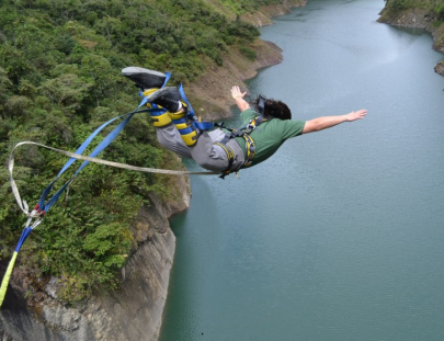 Salto Bungee desde el puente de Puenton Berduchi - Aventureros