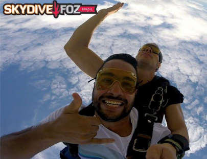 Sky Dive Foz-Freefalling from the sky at speeds up to 250 km / hr 