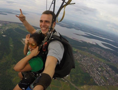 Sky Dive Foz-Freefalling from the sky at speeds up to 250 km / hr 