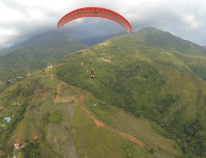Aero Aventuras-Un vuelo biplaza de Parapente en Cali