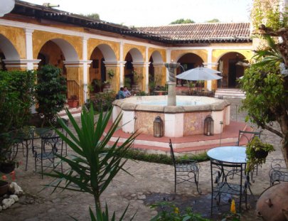 Hotel Convento Santa Catalina-Quédate en un hotel colonial justo debajo del famoso Arco de Santa Catalina en Antigua