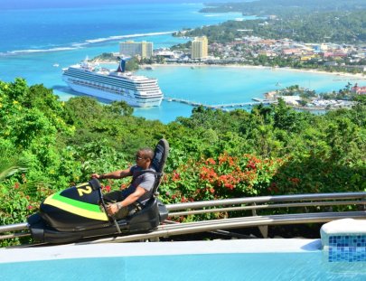 Montaña rusa en la jungla jamaiquina - Rain Forest Adventures