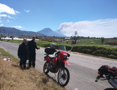 Ca Tours -¡Viaja en motocicleta, pasa 1 noche en Panajachel, Lago de Atitlán!