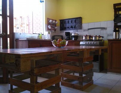 Casa Pallet-A CONCEPT HOSTEL FURNISHED IN RECYCLED PALLETS IN AREQUIPA