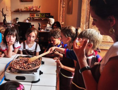 Aprenda acerca de la historia del chocolate y cómo se hace - ChocoMuseo 