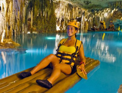 Xplor-Recorre ríos subterráneos y grutas en balsa.