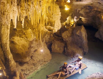 Xplor-Recorre ríos subterráneos y grutas en balsa.