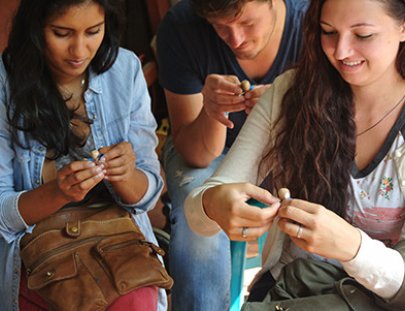 Tour a San Lorenzo El Cubo, Escuela Niños de Guatemala, taller de muebles y muñecas quita-penas - Antigua Guatemala