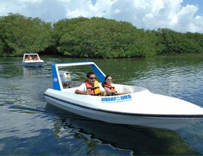 Aquatours-Speedboat Tour por la Laguna Nichupté en Cancún