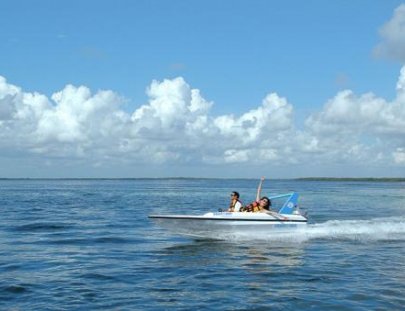 Aquatours-Speedboat Tour por la Laguna Nichupté en Cancún