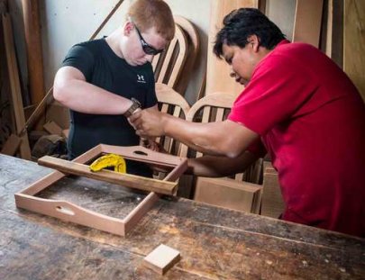 ¡Crea tu propia pieza en un taller de madera en Antigua! - De La Gente
