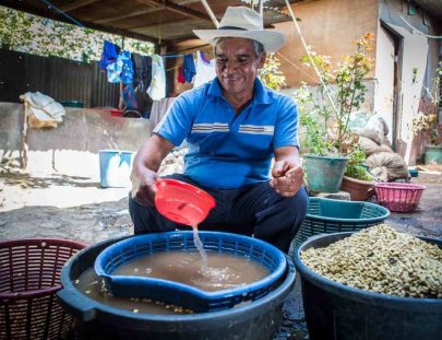 De La Gente-Turismo local,  Tour de café + caminata por el Volcán de Agua