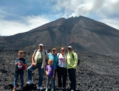 ¡1/2 día de excursión al Volcán de Pacaya! - Guatemalan Adventure