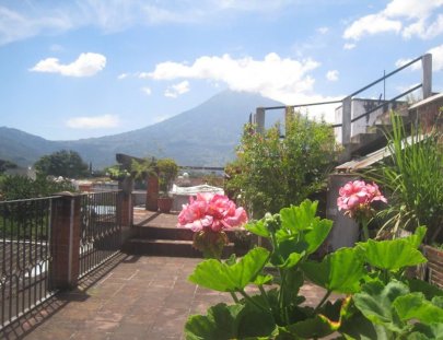 Hotel Los Nazarenos-a hotel with homely atmosphere and a terrace with panoramic view