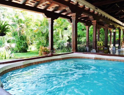 Hotel Real Plaza-Stay at a luxurious and colonial classic hotel