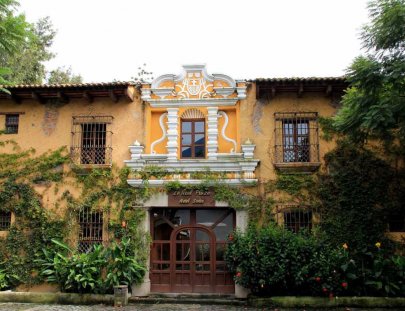 Hotel Real Plaza-Stay at a luxurious and colonial classic hotel