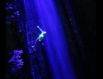 Ktalyst-Dos descensos de rappel nocturno sobre una catarata de 42 metros 