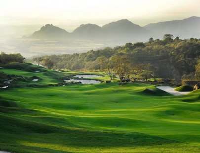 La Reunión Golf Resort  & Residences-Play golf on the spectacular course of Fuego Maya