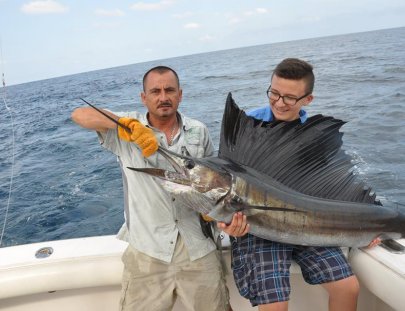 Disfruta 1 día pescando pez vela en el Pacífico - Parlama Sport Fishing
