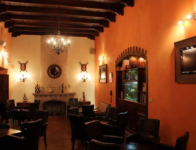 Pensión Bonifaz-Stay at a hotel with direct view to Xela´s Central Park