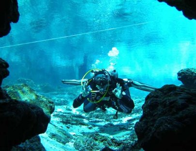 Ramon Zapata Divers-La aventura de Buceo en cuevas