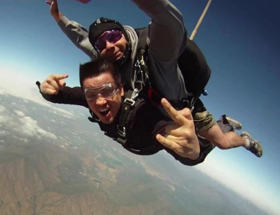TANDEM SKYDIVING IN AN OPEN DROP ZONE IN CHILE - Paracaidismo Chile