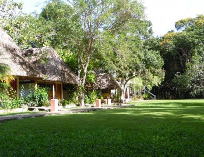 Tikal Inn -Disfruta la tranquilidad de un paraíso en medio de la Selva