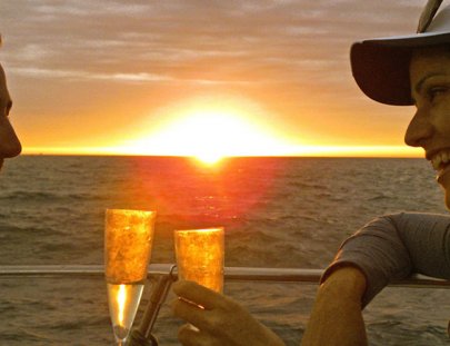 Sunset champagne cruise on a private Yacht - Pacífico Adventures