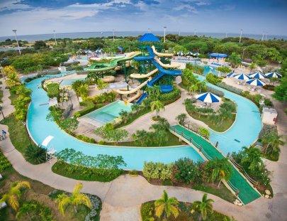 Aguamania-A WATER PARK with a view over Lake Maracaibo