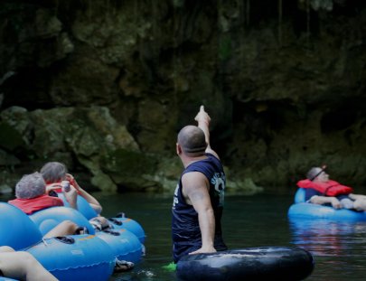 Adventours Belize-Tubing en Las Cuevas de La Ciudad de Belize