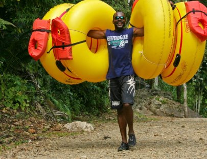 Adventours Belize-Tubing en Las Cuevas de La Ciudad de Belize