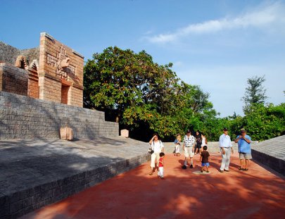 Maya Key Roatan- Visit and explore the ruins of Copán
