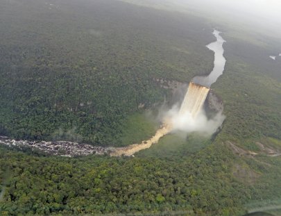 Evergreen Adventures-Expedition up the mighty Essequibo River 