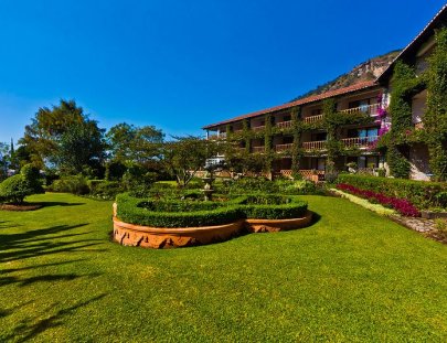 Hotel Atitlan -Un jardín espectacular con vista al Lago Atitlán