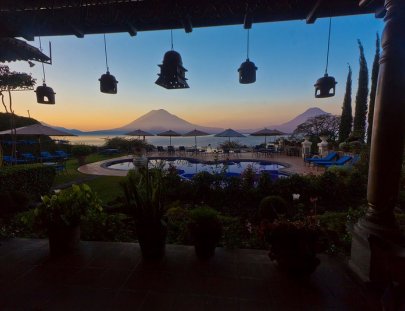 Hotel Atitlan -Un jardín espectacular con vista al Lago Atitlán