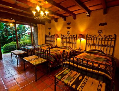 Hotel Atitlan -Un jardín espectacular con vista al Lago Atitlán