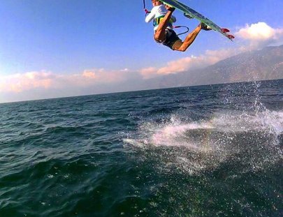 Ikiteguate-Learn Kitesurfing for a weekend in Lake Atitlán