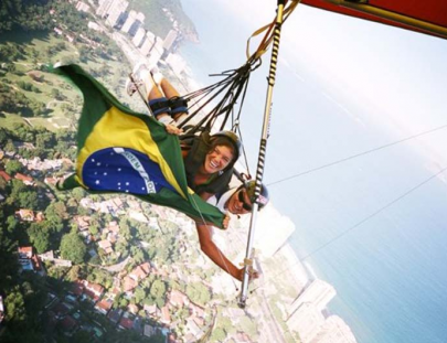 Parapente Biplaza sobre los paisajes y playa de Rio de Janeiro - Estilo Voo livre