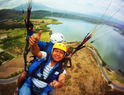 Quito Paragliding-Come Paraglide off the beautiful Ecuadorean Andes