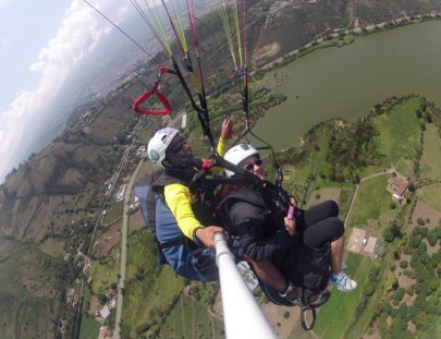 Come Paraglide off the beautiful Ecuadorean Andes - Quito Paragliding