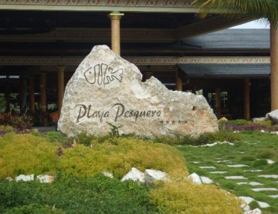 Playa Pesquero- Hotel Cuba-A Tropical Hotel in a historical beach