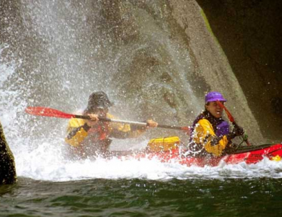 Chile Nativo-Kayaking on the river through Pumalin Park