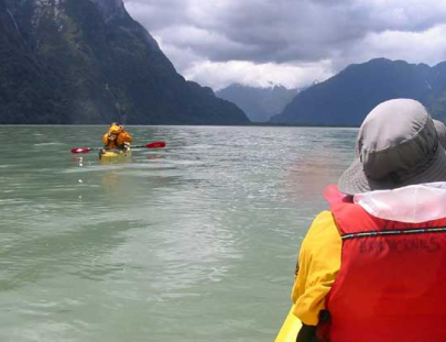 Chile Nativo-Kayaking on the river through Pumalin Park