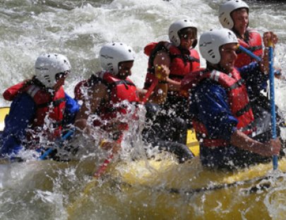Activities Peru-Rafting class III and IV rapids in the Andes near Cusco